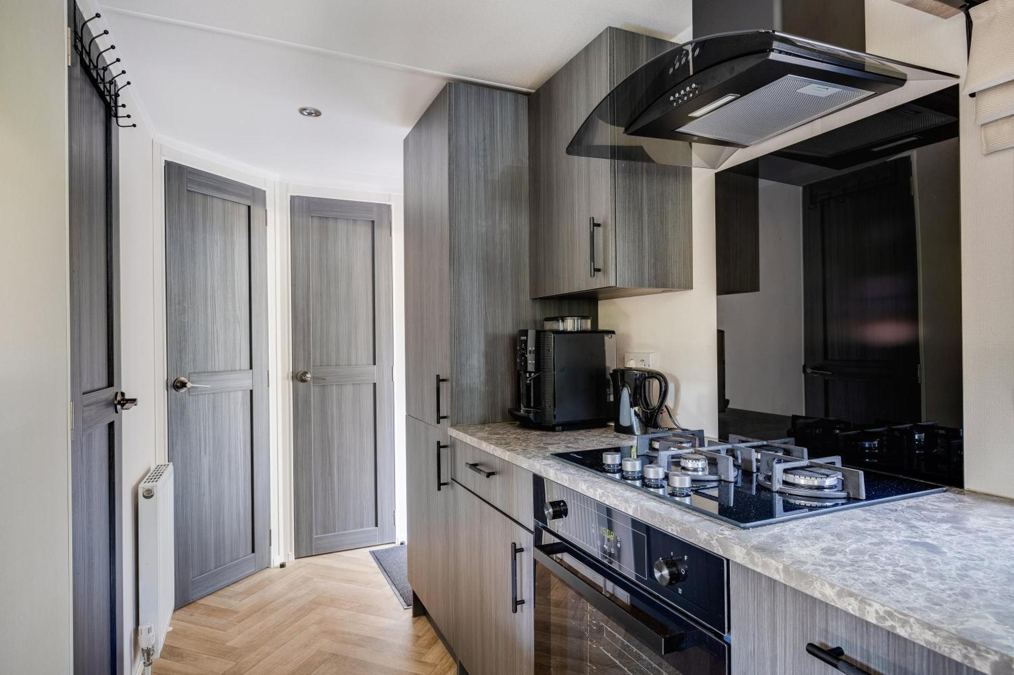 Veluwe Hoenderloo Luxury Chalet With Private Sauna And Hot Tub - Swimming Pool Tennis Court Supermarket Bowling Alley Theatre And Entertainment For Children Extérieur photo