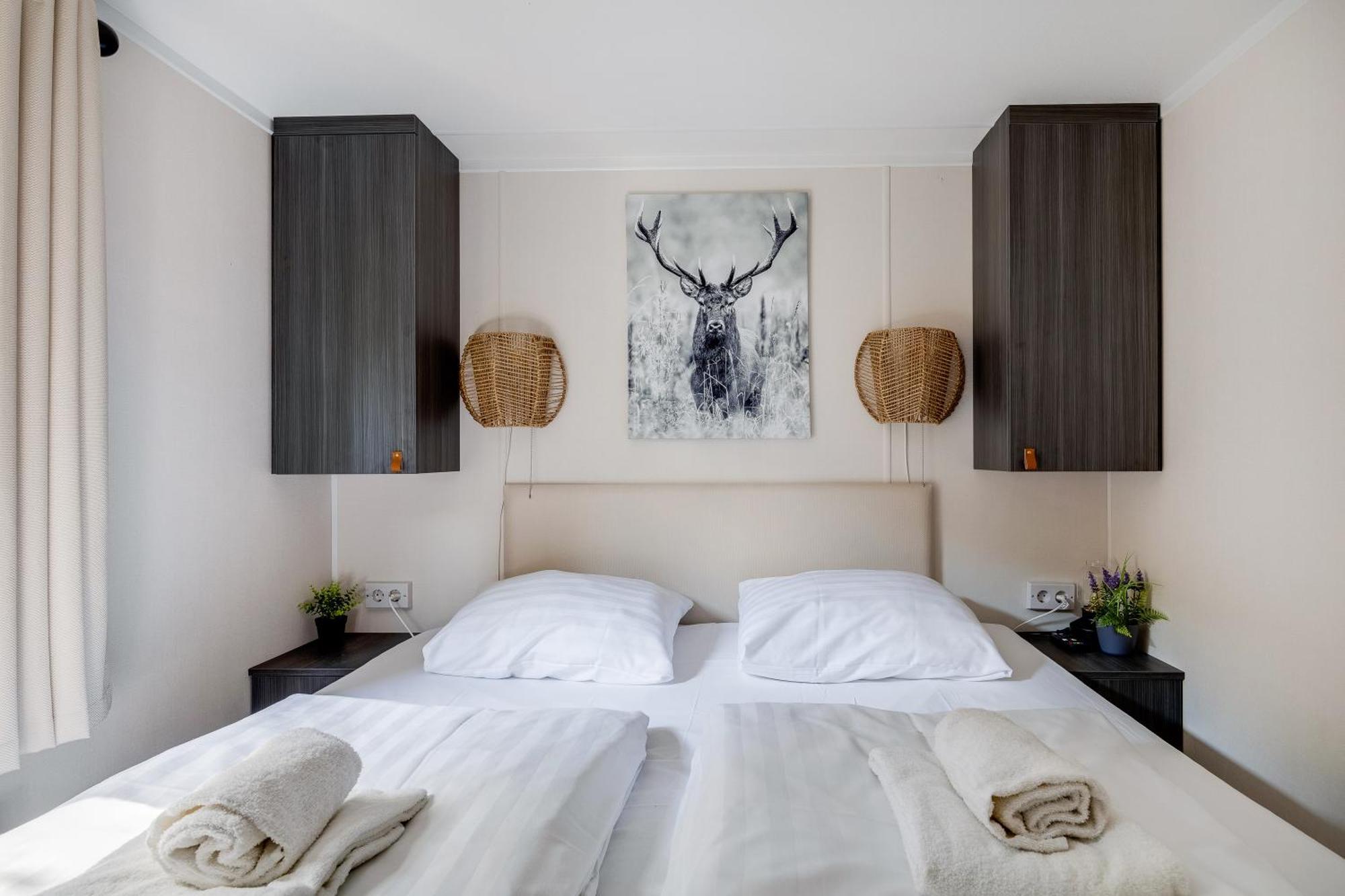 Veluwe Hoenderloo Luxury Chalet With Private Sauna And Hot Tub - Swimming Pool Tennis Court Supermarket Bowling Alley Theatre And Entertainment For Children Extérieur photo